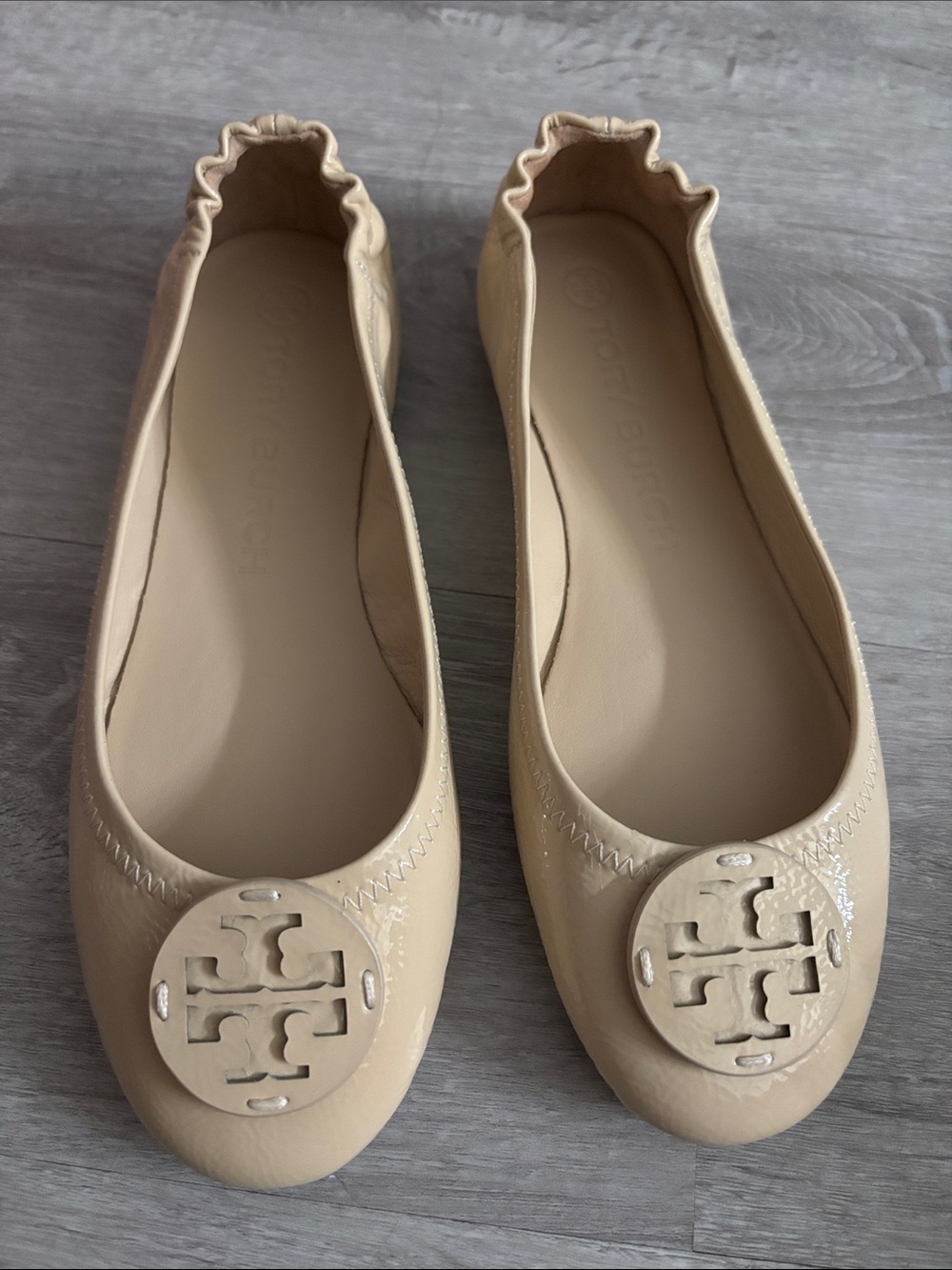 Tory Burch Nude Patent Logo Ballet Flats, size 8